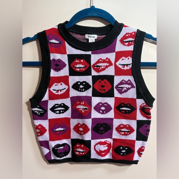 Garage Tops - Garage Whatever Pattern Multicolor Lip Graphic Crop Top Shirt Sweater Vest Top